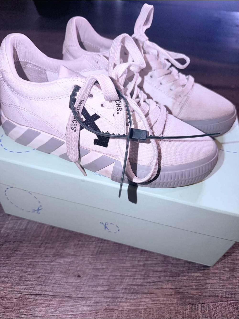 Off-White Low-Top Sneakers in Pale Pink with Signature Diagonal Sole